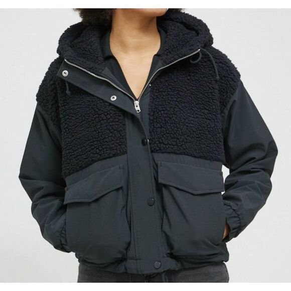 Abercrombie & Fitch Jackets & Blazers - Abercrombie Jacket Women's Large Black Cropped Winterized Traveler Sherpa Hooded